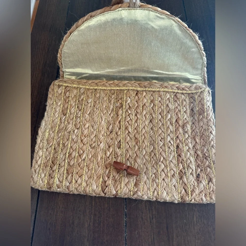 America & Beyond handwoven clutch